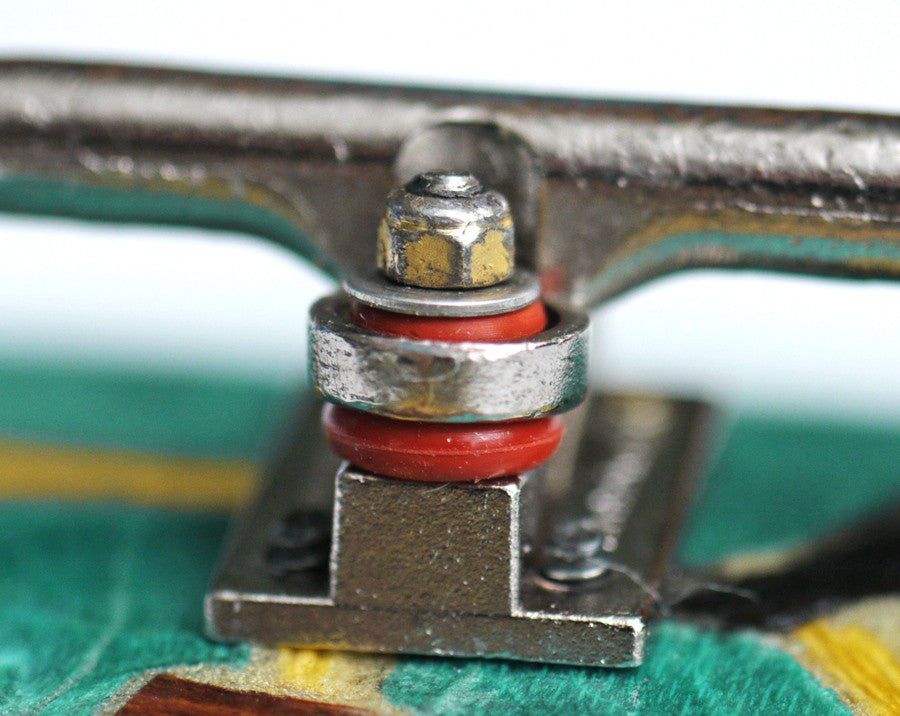 Example of team bushings on Blackriver Trucks